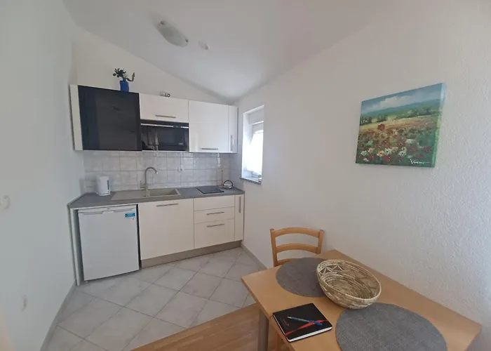 Family Summer Vacation Home Near The Beach
