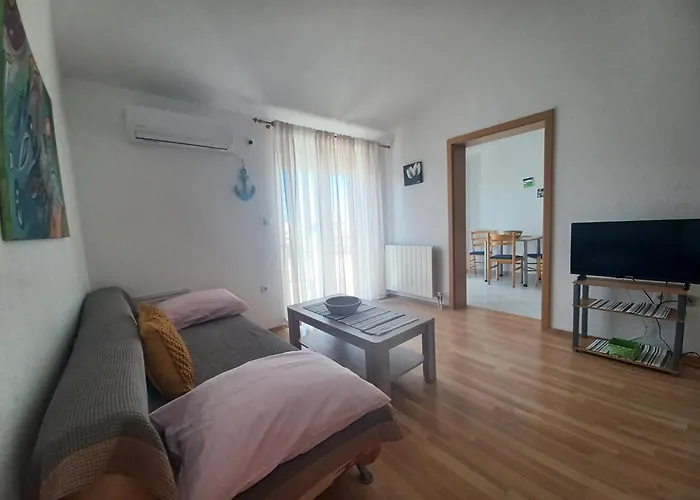 Family Summer Vacation Home Near The Beach